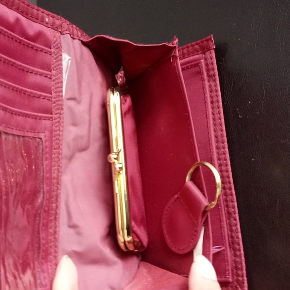 Vintage Floral Trifold Wallet with Coin purse and Key Chain - Picture 11 of 16